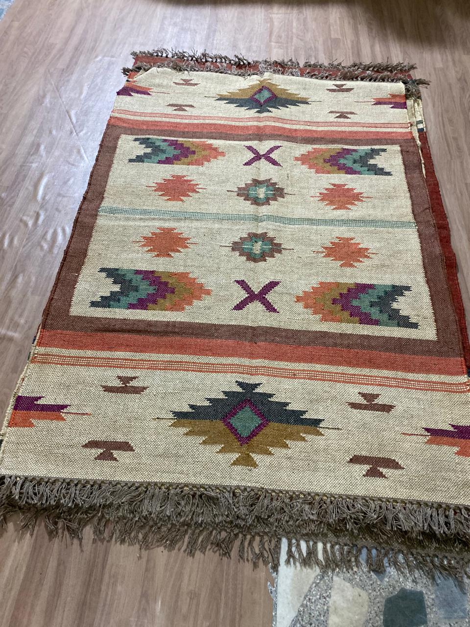 Stunning Jute Wool Kilim Rug (4 by 6ft)