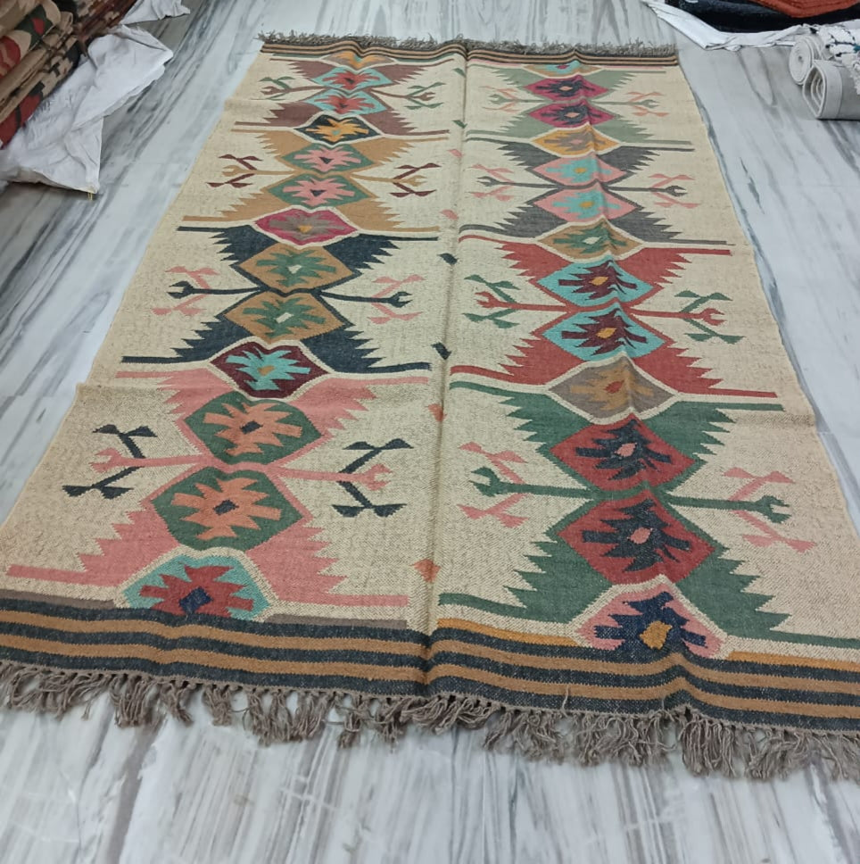 Navajo Inspired Jute & Wool Kilim Area Rug (5 by 8ft)