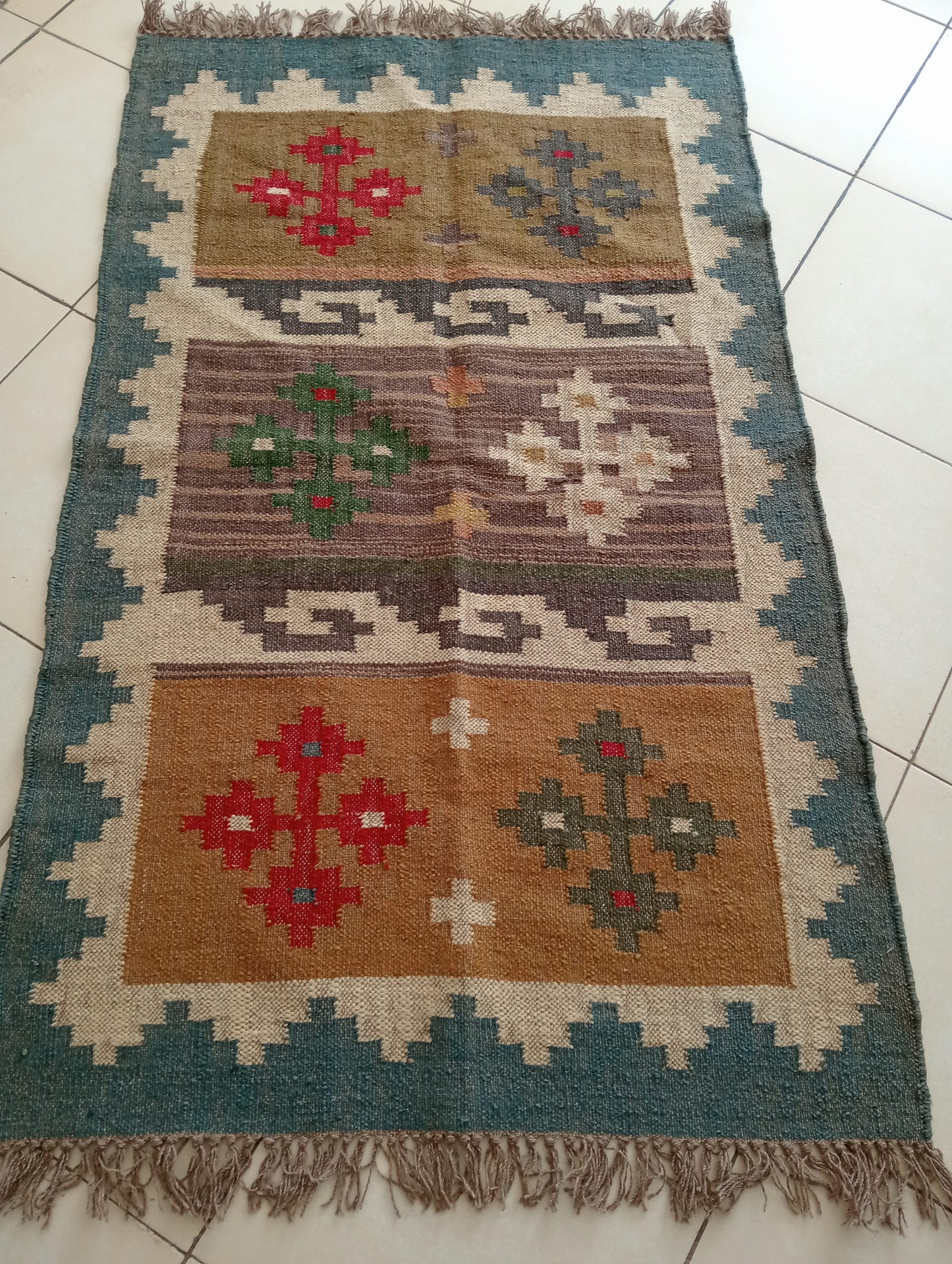 Beautiful Jute and Wool Kilim Rug (3 by 5ft)