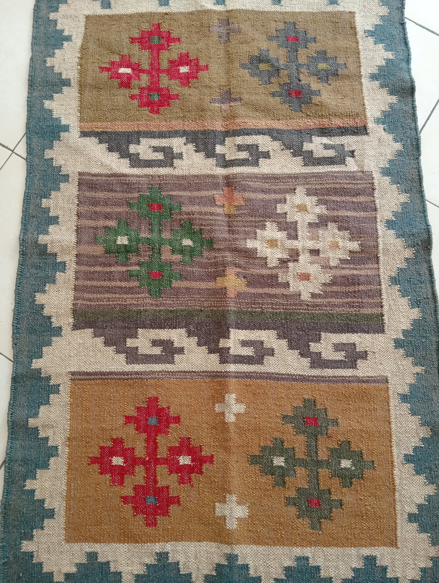 Beautiful Jute and Wool Kilim Rug (3 by 5ft)