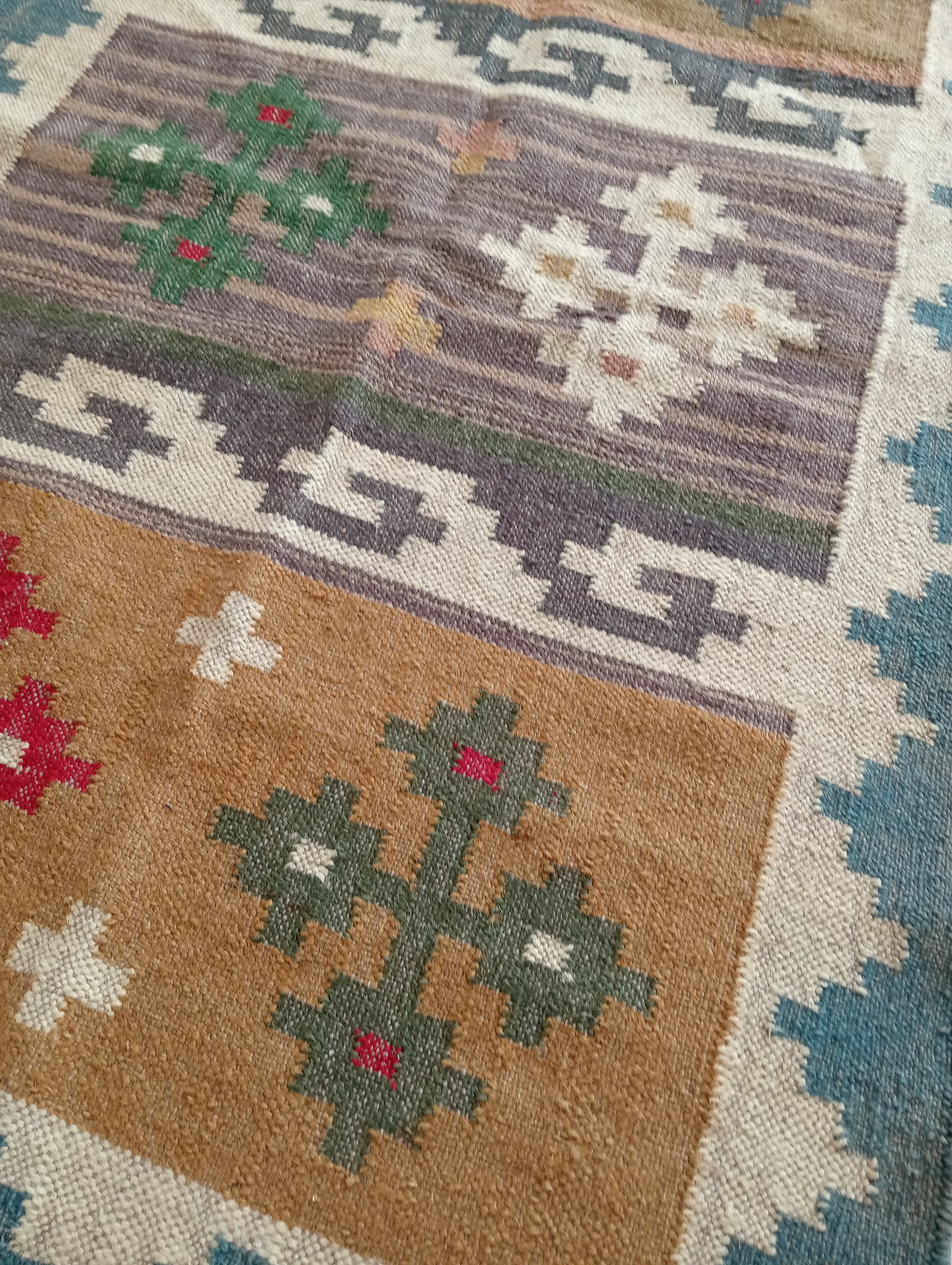 Beautiful Jute and Wool Kilim Rug (3 by 5ft)