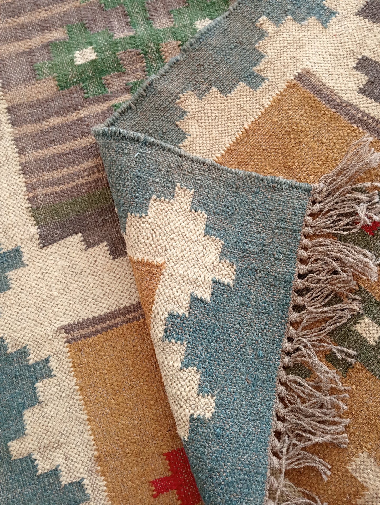 Beautiful Jute and Wool Kilim Rug (3 by 5ft)