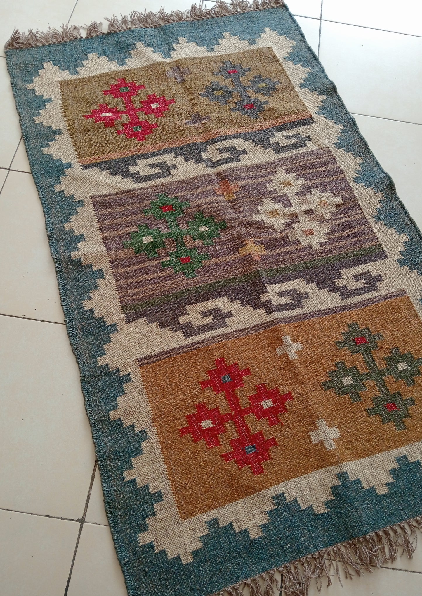 Beautiful Jute and Wool Kilim Rug (3 by 5ft)