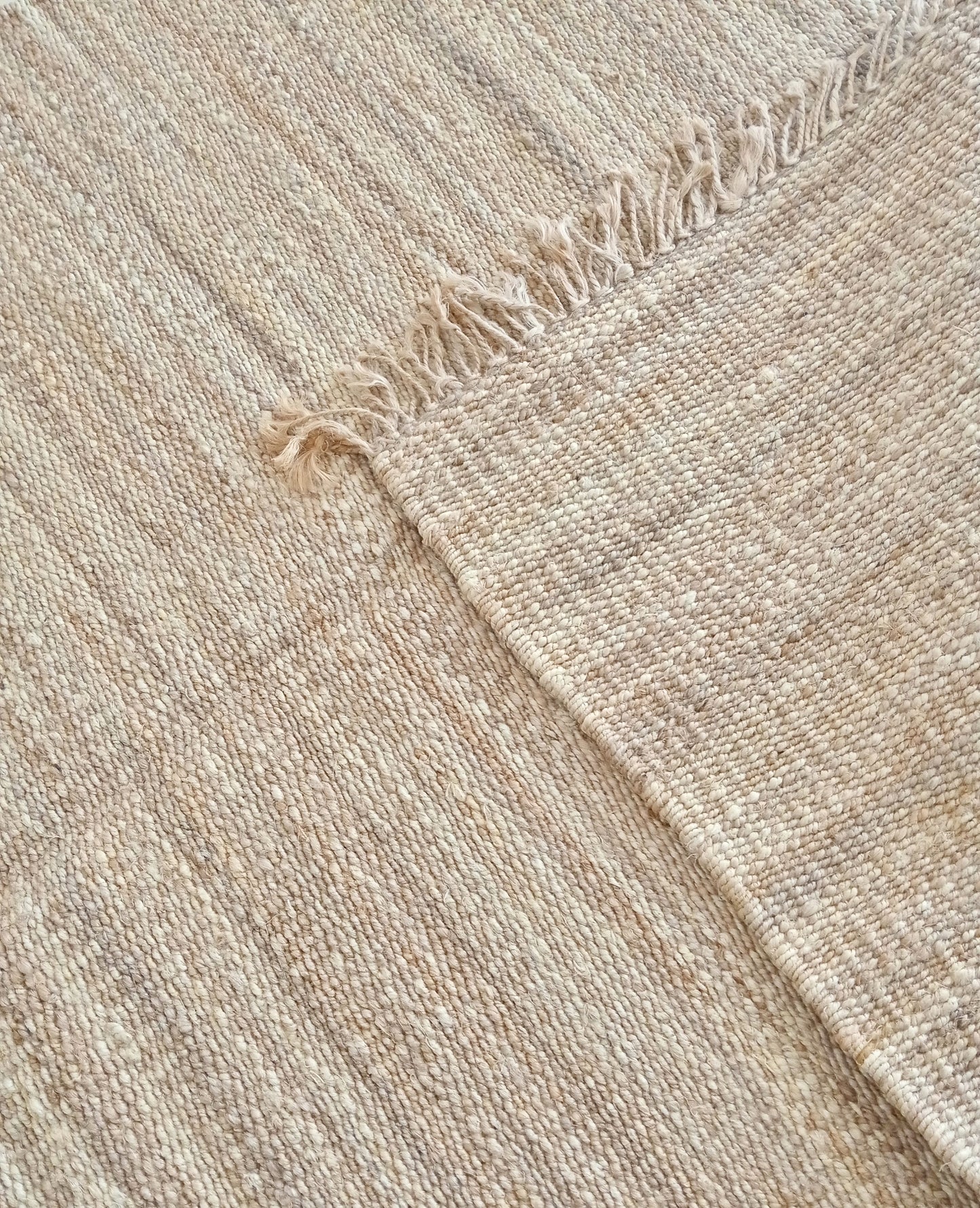 Ardhi Chunky Natural Jute Area Rug (5 by 8ft)