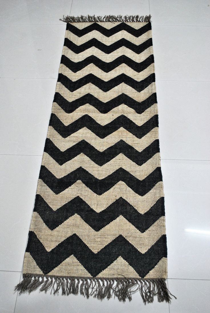 Black and Natural Chevron Jute Wool Runner Rug (2 by 6ft)