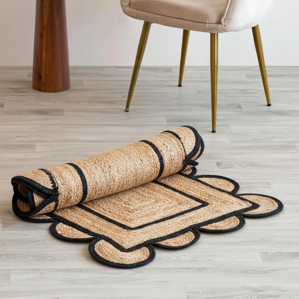 Aria Scalloped Runner Rug (Black Border)